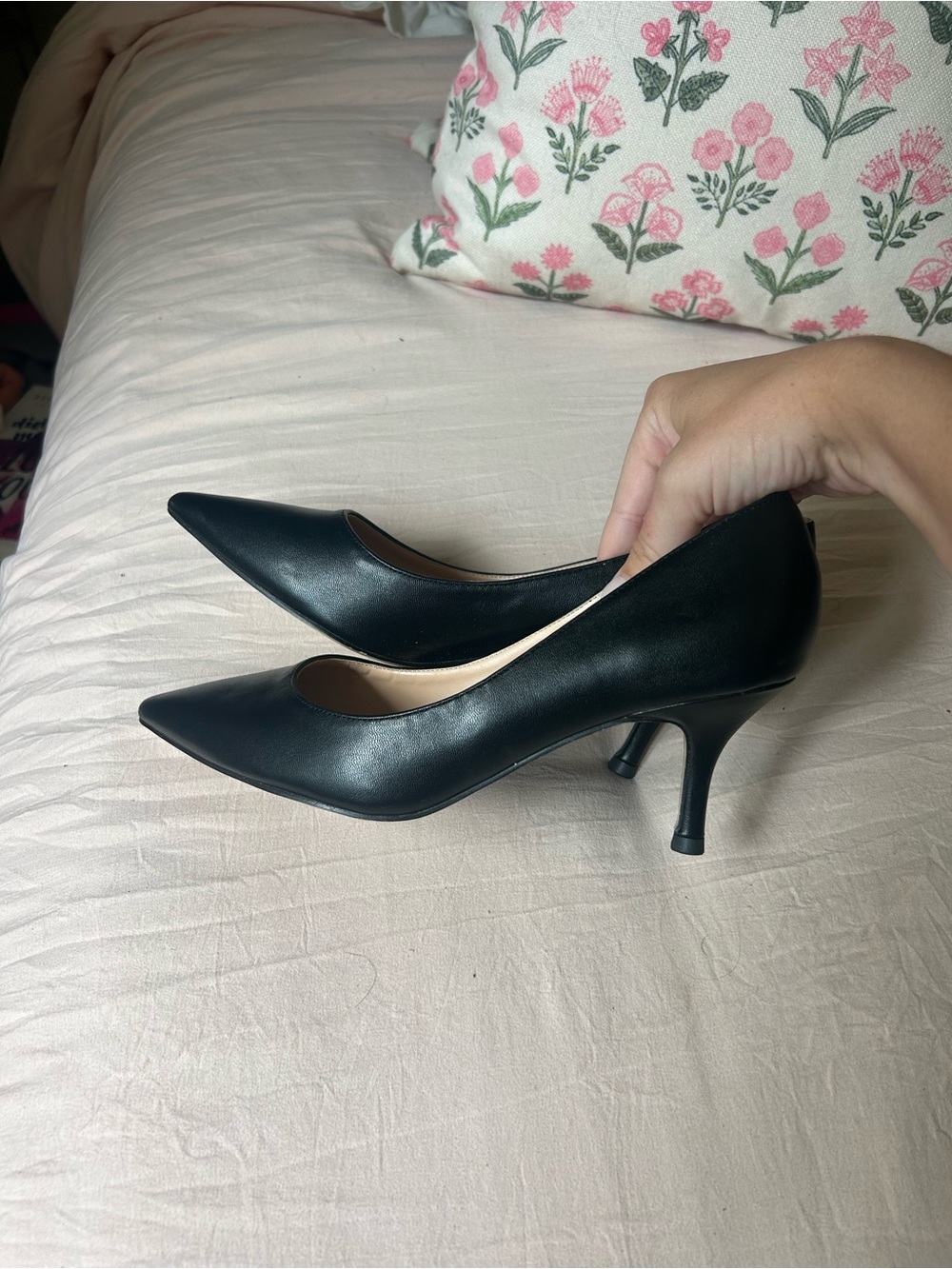 Classic Black Pointed-Toe Women's kitten heels